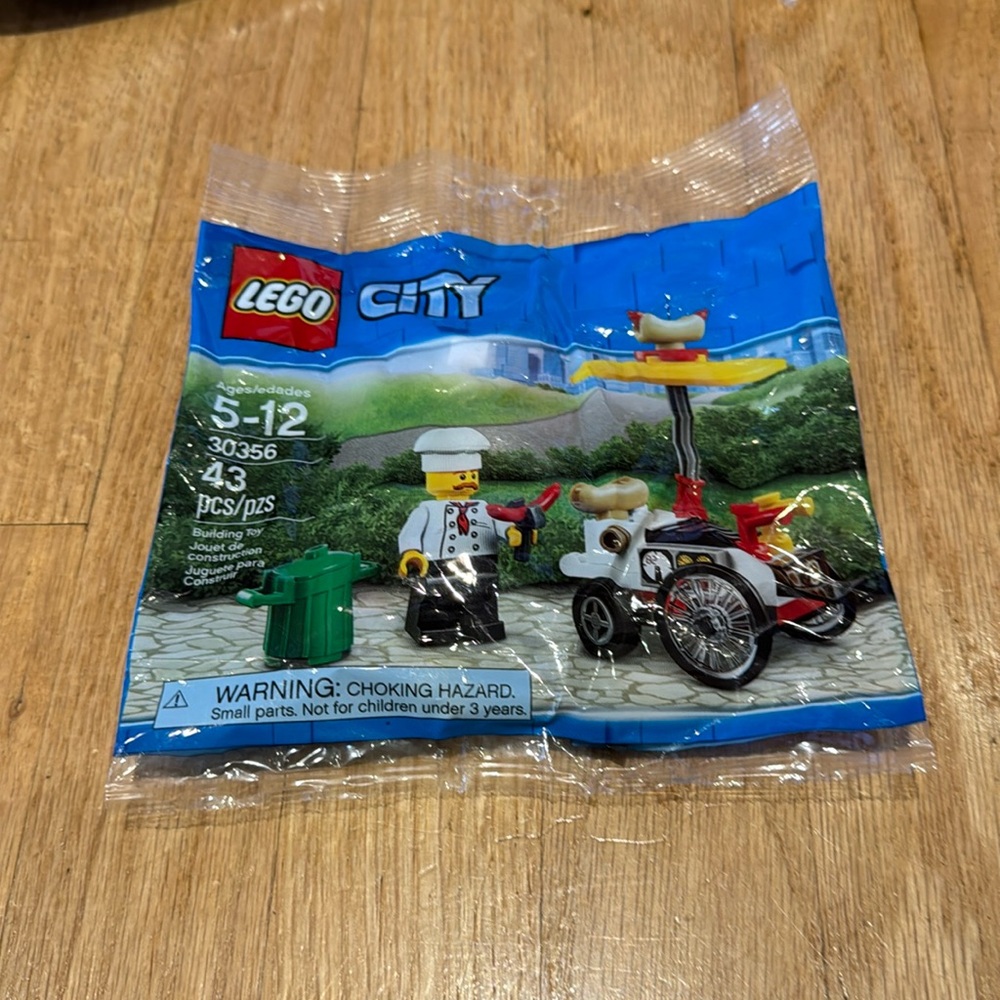 BNIB Lego poly bag Hotdog stand 30356